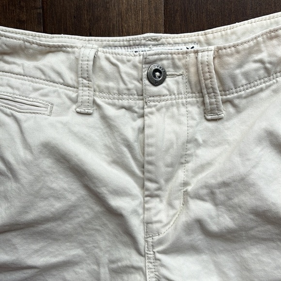 American Eagle outfitters- longboard shorts- size 30- off white colour​​​ - Picture 2 of 4